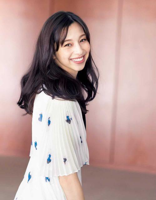 女明星网红写真照,女明星网红写真照中的时尚魅力