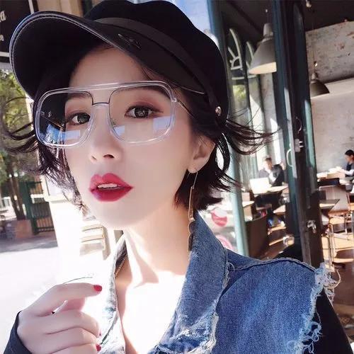 抖音青蛙眼女明星网红,揭秘抖音网红女明星的独特风采”
