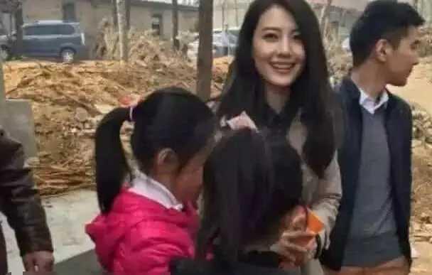 明星网红回老家视频大全,家乡风情尽收眼底
