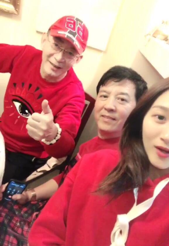 明星网红同框关晓彤视频,青春活力四溢